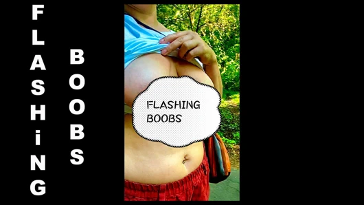 Açık havada dolaşmak ve edepsizce konuşmak. Büyük doğal memelerimi ve kıllı amcığımı gösteriyorum.