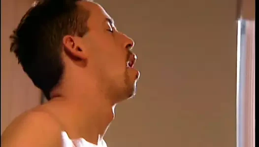 Tıraşlı amcıklı seksi üniversiteli kız amını büyük yarakla deliyor