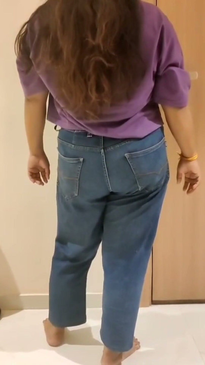 18 Yaşında Desi Öğrenci Riyanshi Büyük Doğal Memelerini Gösterip Dar Amını Parmaklıyor Ev Yapımı Video | Bölüm 2