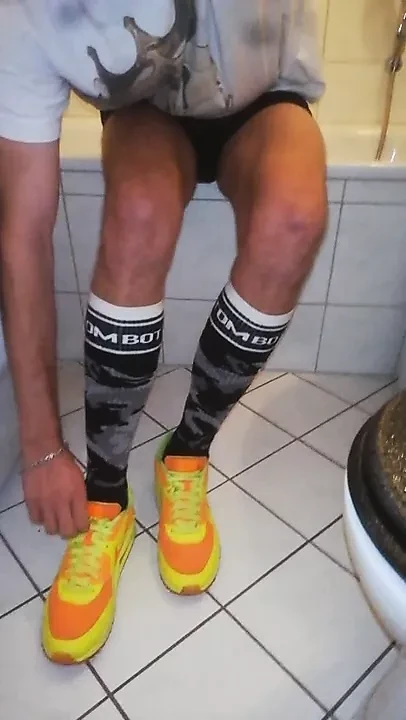 (ger) sk8erboykev показывает себя в боксерах, спортсменах, вонючих носках и Nike AirMax