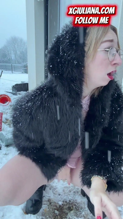 Giuliana bu dildo ve bu Normandiya karının altında iyi hissettiriyor | Klip 1