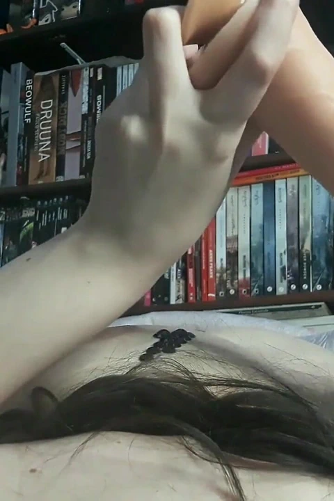 Gel beni mükemmel bir kız ye