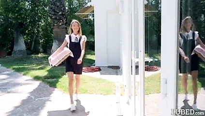 Kurabiye satan genç kızlar