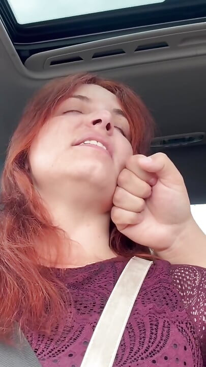 Yolda yüze yumruk sokma ve sonrası kırbaçlama