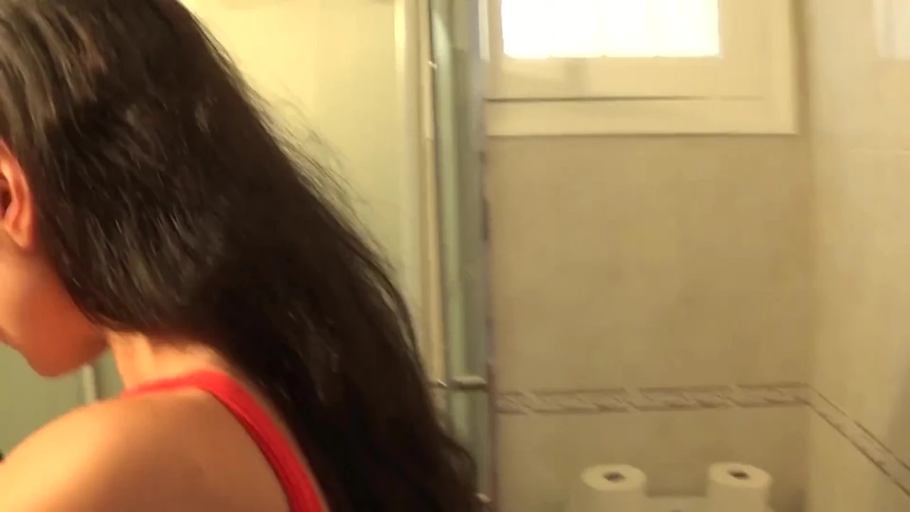 Valentina Bianco swallowing a big cumshot
