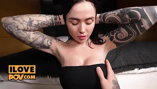 Nikky Karahindiba ile otelde buharlı bir gece