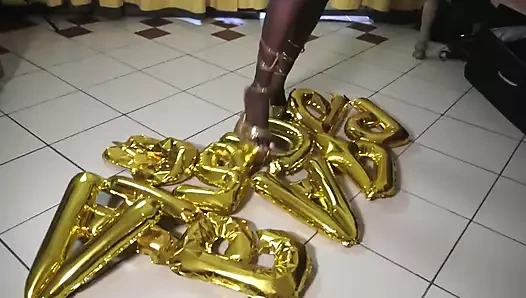 Zenci balon topuk ezme!