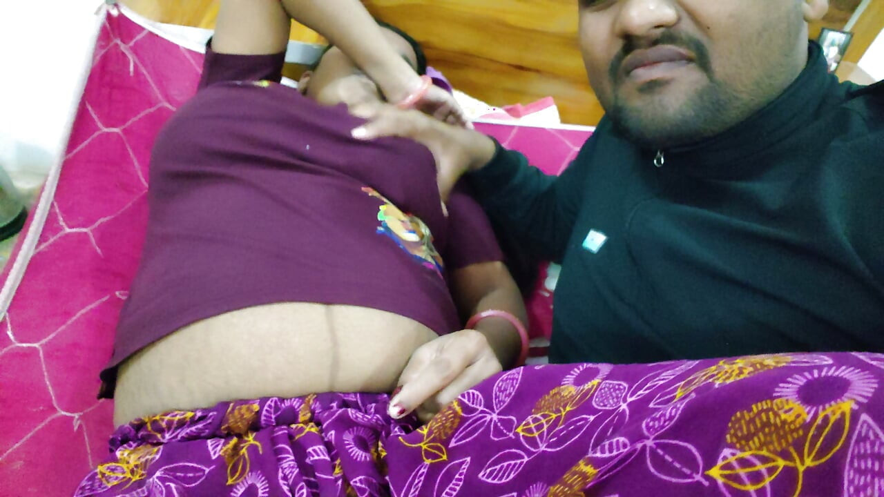 Desi bhabhi göğüs emme romantik desi video.