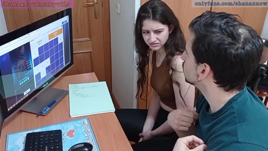 Genç öğrenci şantaj, pov oral seks, ağzına boşalmak, yutmak.