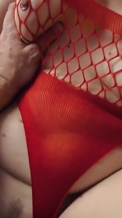 Orta yaşlı seksi kadın sert sikişmek istiyor ama içine boşalmaya hazır değil. | Klip 1