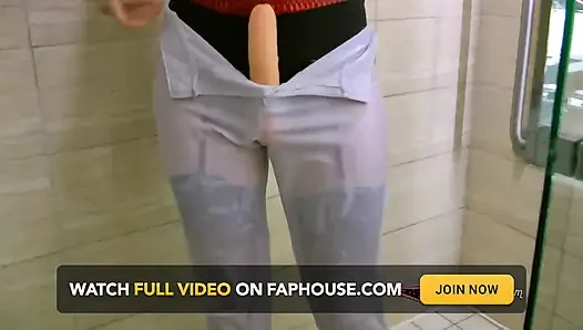 Hızlı, gevşek ve ıslak - dar beyaz pantolonlu sapık takma sürprizi