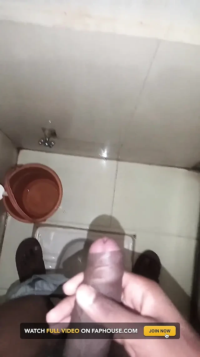 Desi Boy Jerk off on Toilet Masterbet in the Toilet