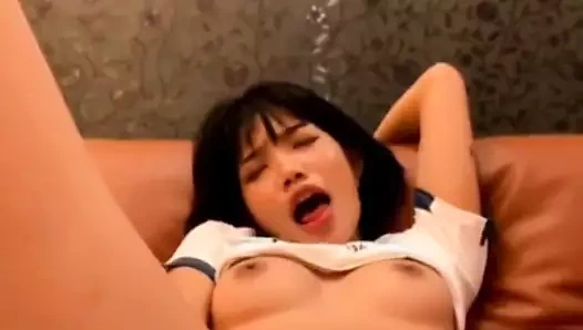 Emma Thai ateşli spor kıyafetli canlı şovla azdırıyor