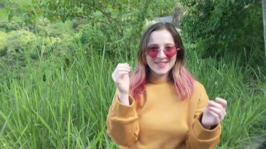 Yolda sikiştik ama neredeyse bizi görüyorlar