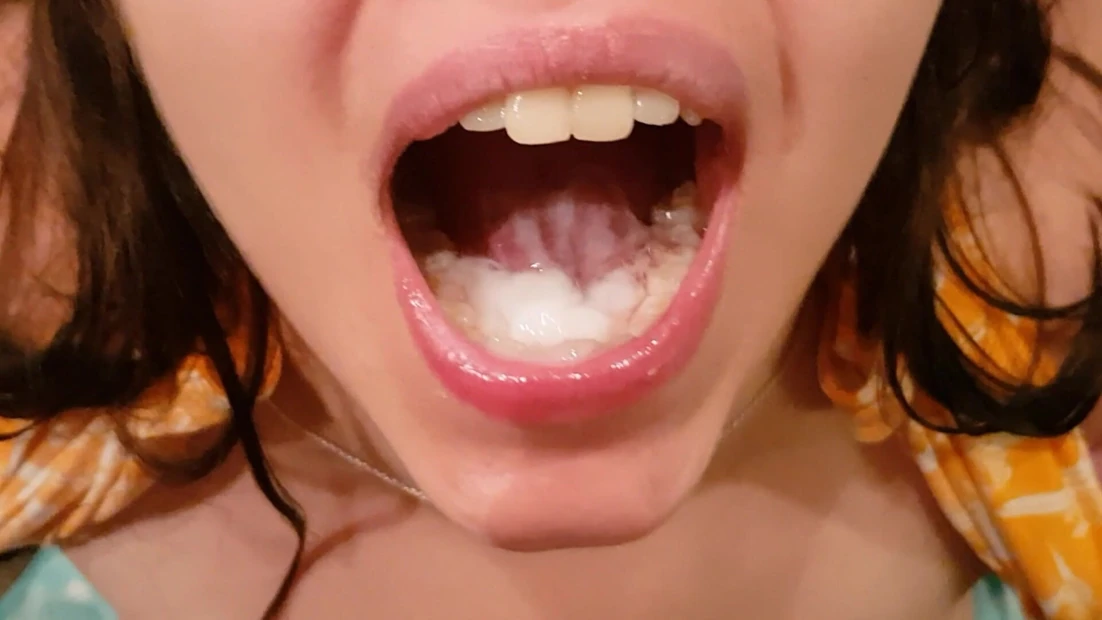 Мило поедает сперму