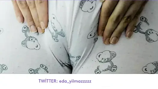CAMELTOE- SWOLLEN PUSSY- MASTURBATE WITH PAJAMAS