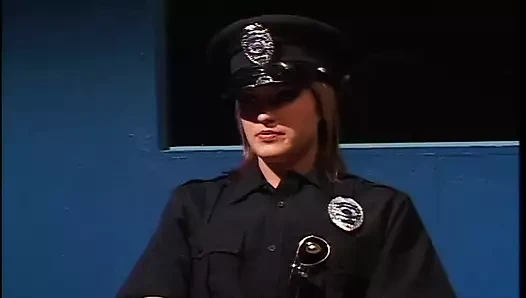 policewoman fickt schwulen mann im interrogation room