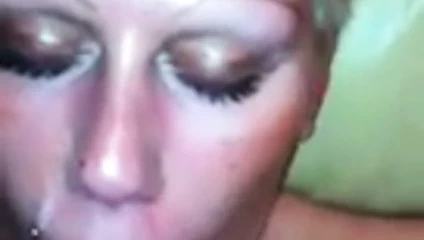 Nutte ins Maul Gespritzt!