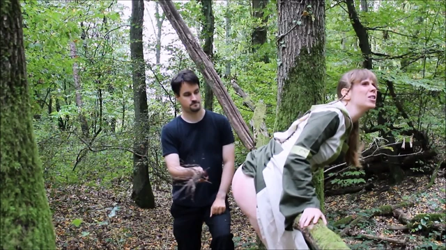 Evli bir kızın açık havada huş ağacı!