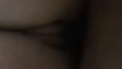 travesti comendo uma bucetinha