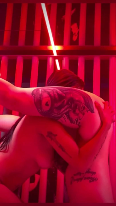 Moteldeki lezbiyen tinder randevusunda göt yalıyor - Anitta Miller ve Sweet Kimmi | Klip 1