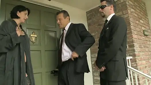 Ateşli muhabir röportajdan sonra sert sikiliyor