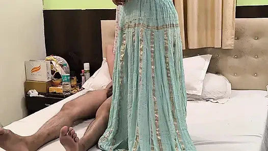 Delhi'deki oyo otelde sikiş