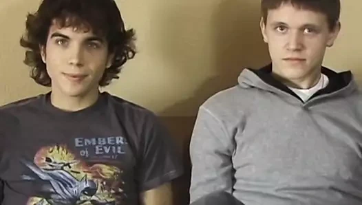 Twinks Logan Miles ve Aiden Riley Scott mastürbasyon yapıyor ve boşalıyor