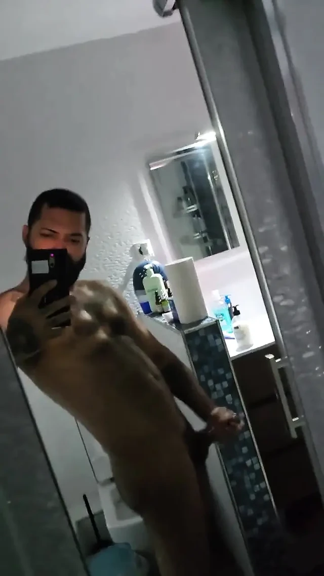 Kendime seksi dokunuyorum