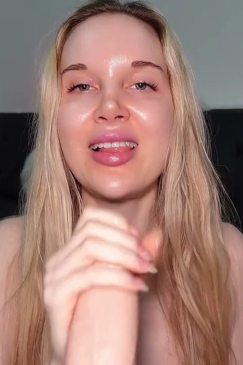 Ücretsiz Kullanım Itaatkar Sürtük Elle Muamele Yüze Boşalma - Sofie Skye