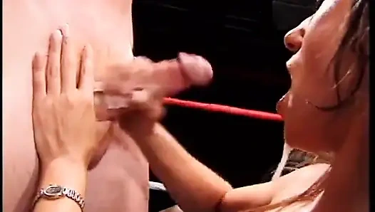 Rikki Lixxx ve Mia Domoore sakso çekiyor