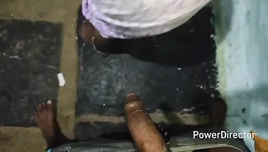 Üvey erkek kardeş üvey kız kardeşini sikiyor, üvey kız kardeş üvey erkek kardeşinin büyük yarağını gördükten sonra özür dileniyor