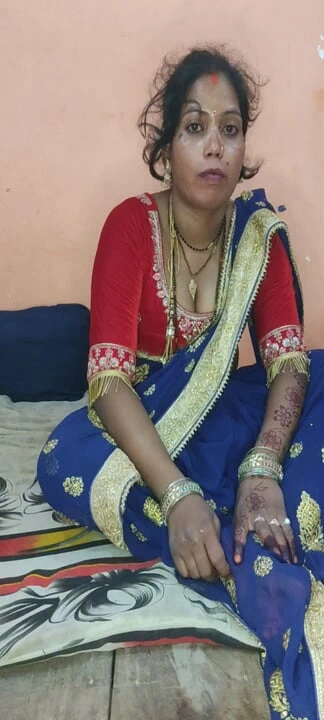 Lal Saari'deki Hint köyünün sol baldızı, Lal Sari'deki Hint köyünün sol teyzesi