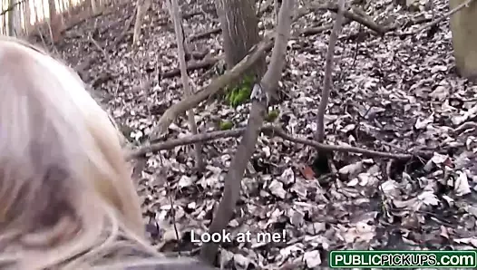 Açık havada nikky'nin oynadığı euro sarışın patlamalar