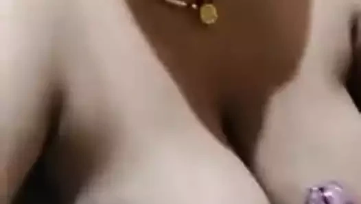 Busty Hint eş emme horoz