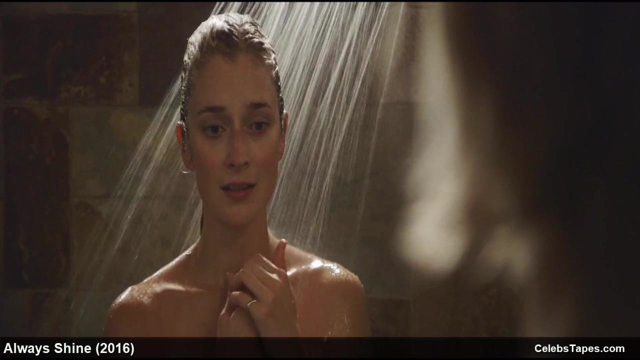 Celeb caitlin fitzgerald &amp; mackenzie davis çıplak &amp; iç çamaşırı