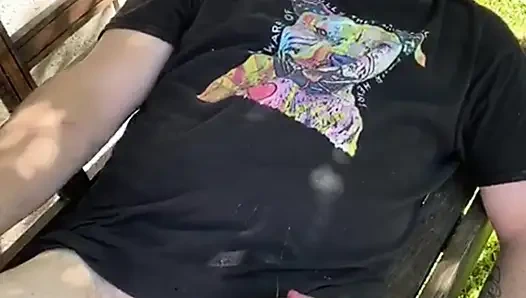 Dışarıda yarağımla oynuyor