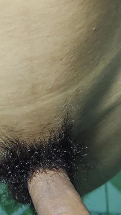 Taylandlı adamlar ağzına uzunlarını sokmayı seviyor. | Klip 1