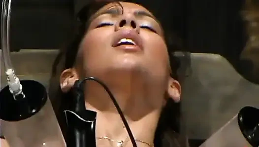 Isis Love ve G-force