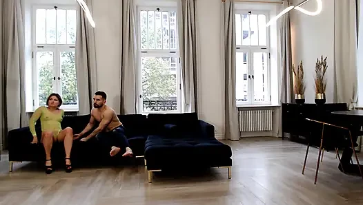 Azgın sahne arkası: modelin seksi ağ azdırması - 4k'da merceğin arkasında - sert meme uçları