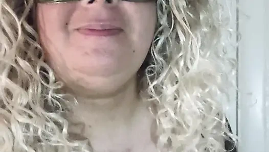 Kitty Rosario yarak lolipopu emiyor