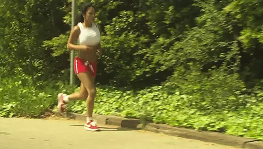 Detectiv kız kocasını zenci adamla aldatırken filme alındı