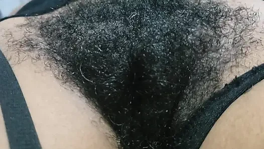 Orta yaşlı seksi kadın seksi paylaşırken orta yaşlı seksi kadın kıllı amcık