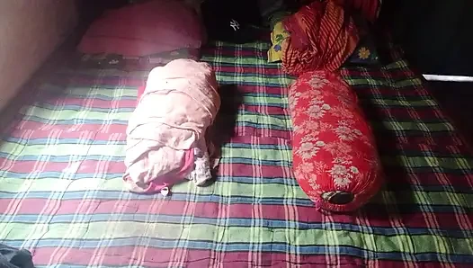 I had sex in the bedroom of a village house, watch the video without the girl.