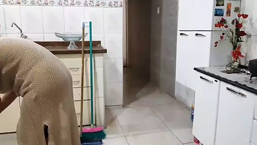 Çürük kadın mutfakta