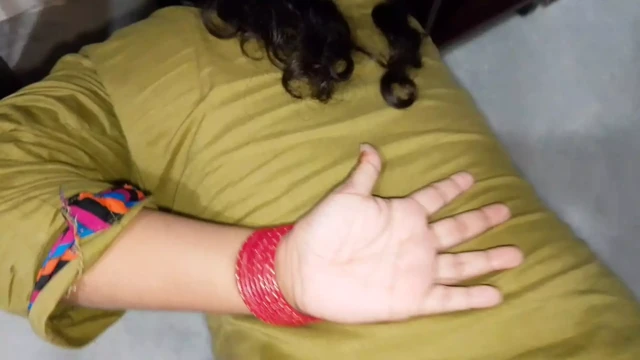 Karta huay üvey anne ki moti gand ghodi bana kar kr chodi ile net Hintçe ses.