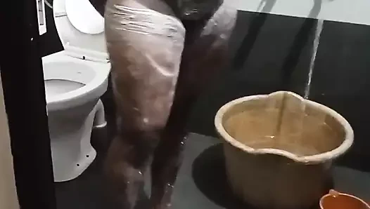 Üvey kız kardeş banyoda sabun performans videoları