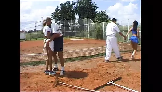 TV 896 - TROIETTE CULO FICHE E TETTE PARTE 01 (Full Movie)