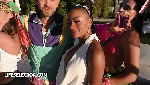 Malia Lenoir, Candee Licious ve Milan Cheek ile kostümlü parti partisi