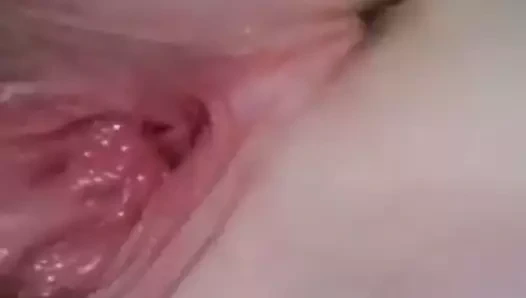 girl hot masturbiert